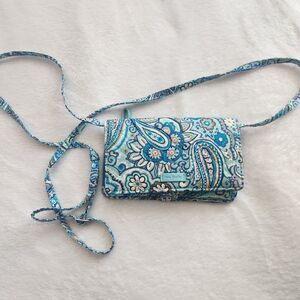 Vera Bradley RFID All-in-One Crossbody Wallet NWT Daisy Dot Paisley Retired